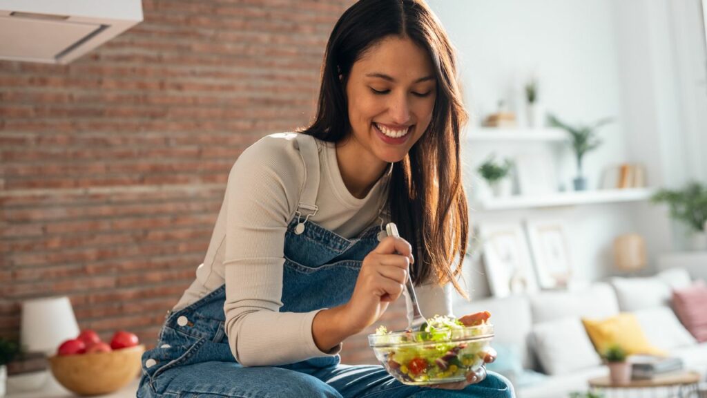 Metodo Adamski per attivare il metabolismo: come funziona il protocollo alimentare che insegna a mangiare in modo più intelligente, senza mischiare cibi lenti e cibi veloci Vanity Fair Italia
