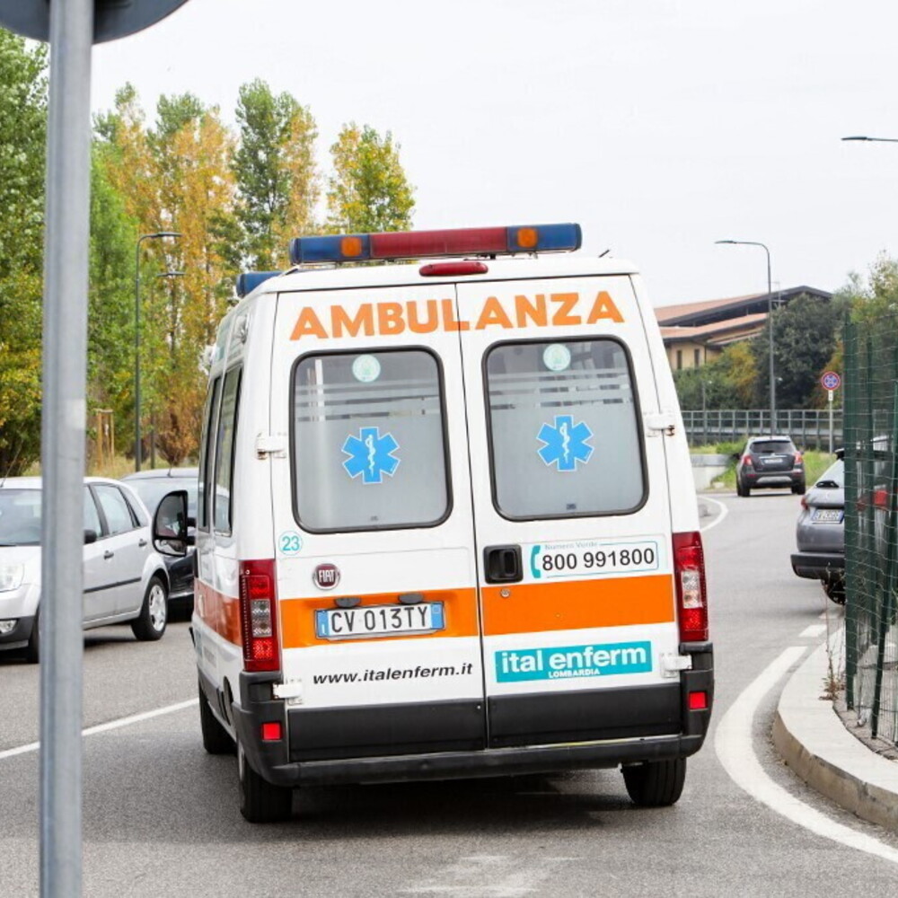 Milano, uccide la madre e si lancia nel vuoto Milano, uccide la madre e si lancia nel vuoto