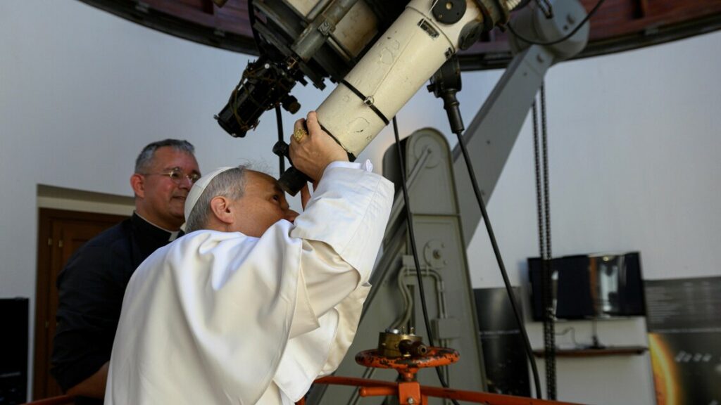 Nell'anniversario dell'allunaggio il Papa visita la Specola vaticana - Notizie