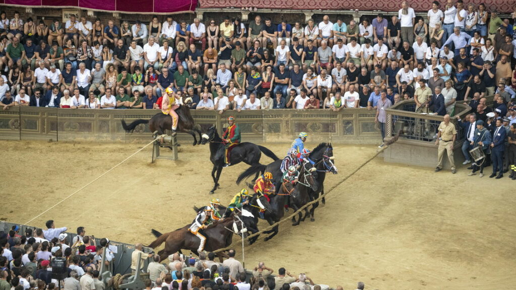 Palio Siena: estratte Leocorno, Onda, Civetta e Valdimontone – Notizie Palio Siena: estratte Leocorno, Onda, Civetta e Valdimontone - Notizie