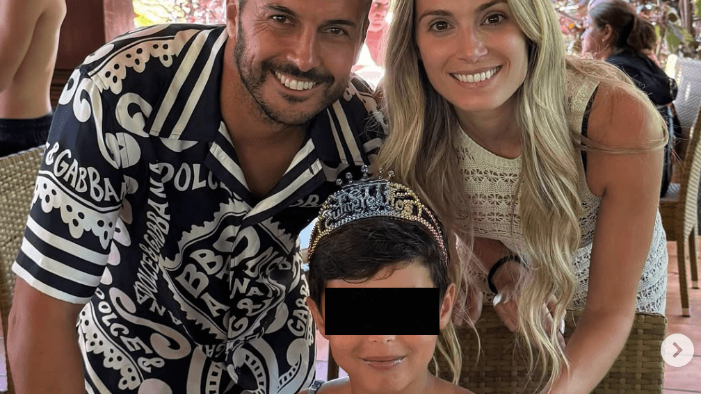 Pedro Rodriguez, attaccante della Lazio, condivide una foto di suo figlio di 8 anni con addosso una coroncina e un vestitino e viene insultato in Rete: «Maschio o femmina?». Lui limita i commenti ma non rimuove il post Vanity Fair Italia