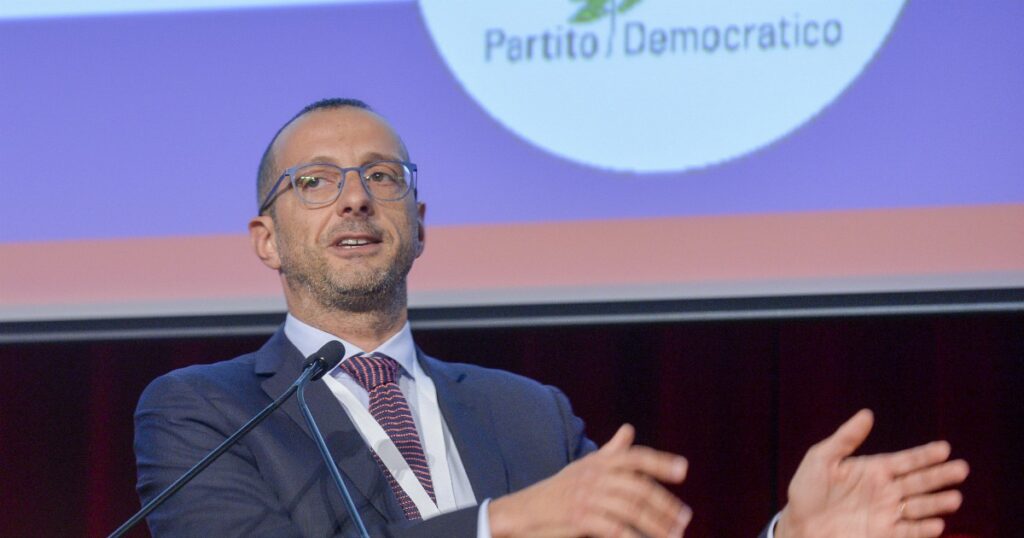 Pesaro, Ricci negli uffici della Finanza per l'interrogatorio. Respingerà le accuse