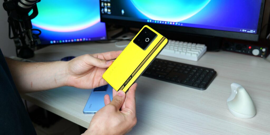 Realme GT 7t in Offerta A 384 € con dimensità 8400 max e batteria da 7.000 mAh