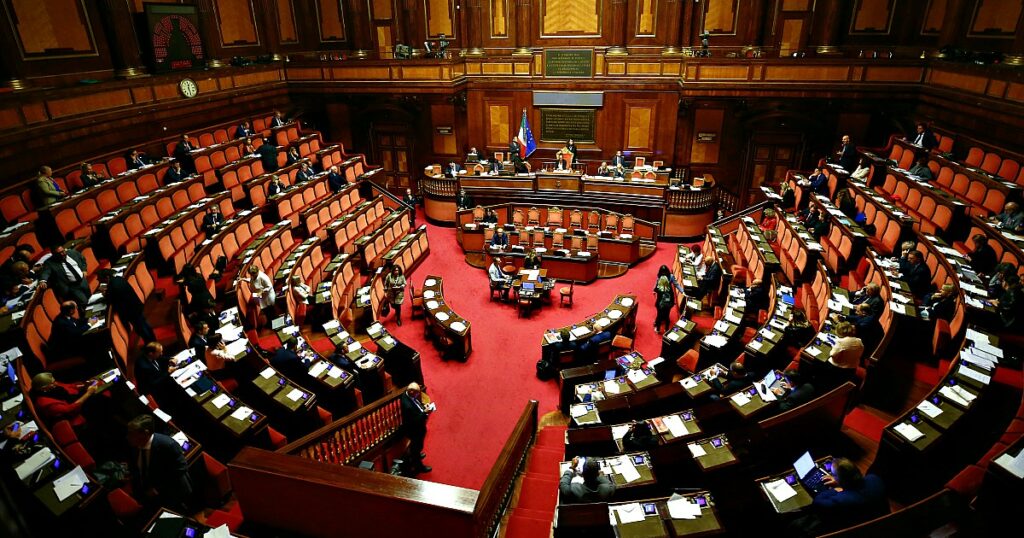 Reato di femminicidio, il Senato approva all'unanimità