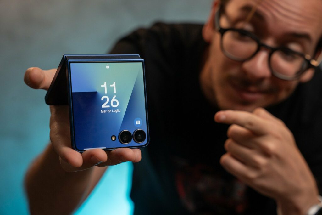 Recensione Samsung Galaxy Z Flip 7: Grande Display, Ottima CPU E … | Video Recensione Samsung Galaxy Z Flip 7: Grande Display, Ottima CPU E ... | Video