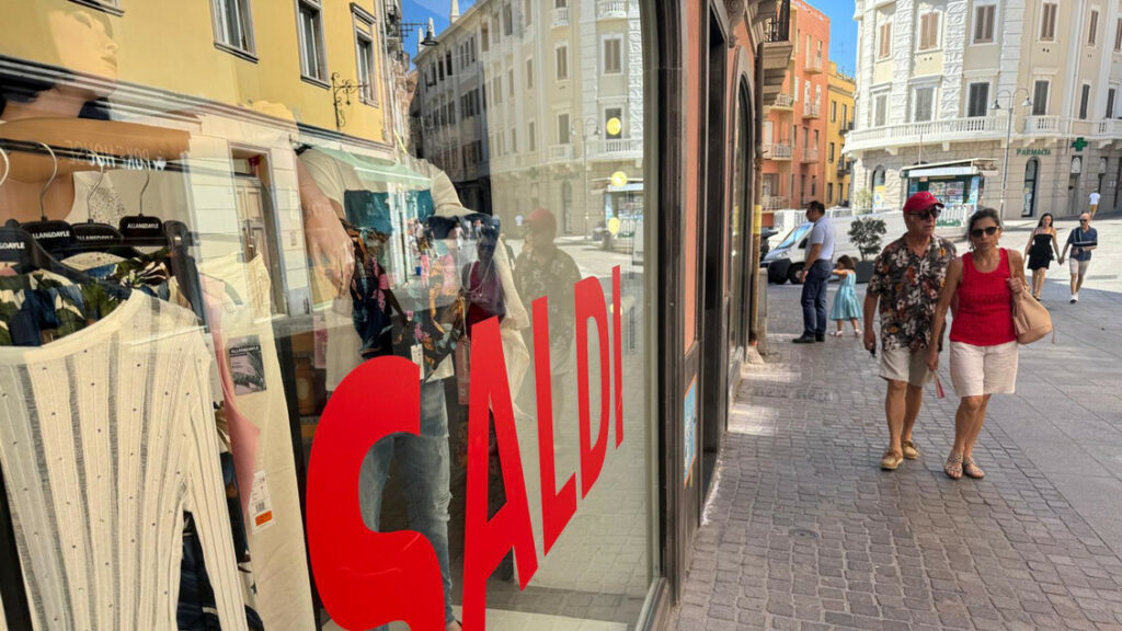Saldi al via, prevista una spesa media di 92 euro a testa - Notizie