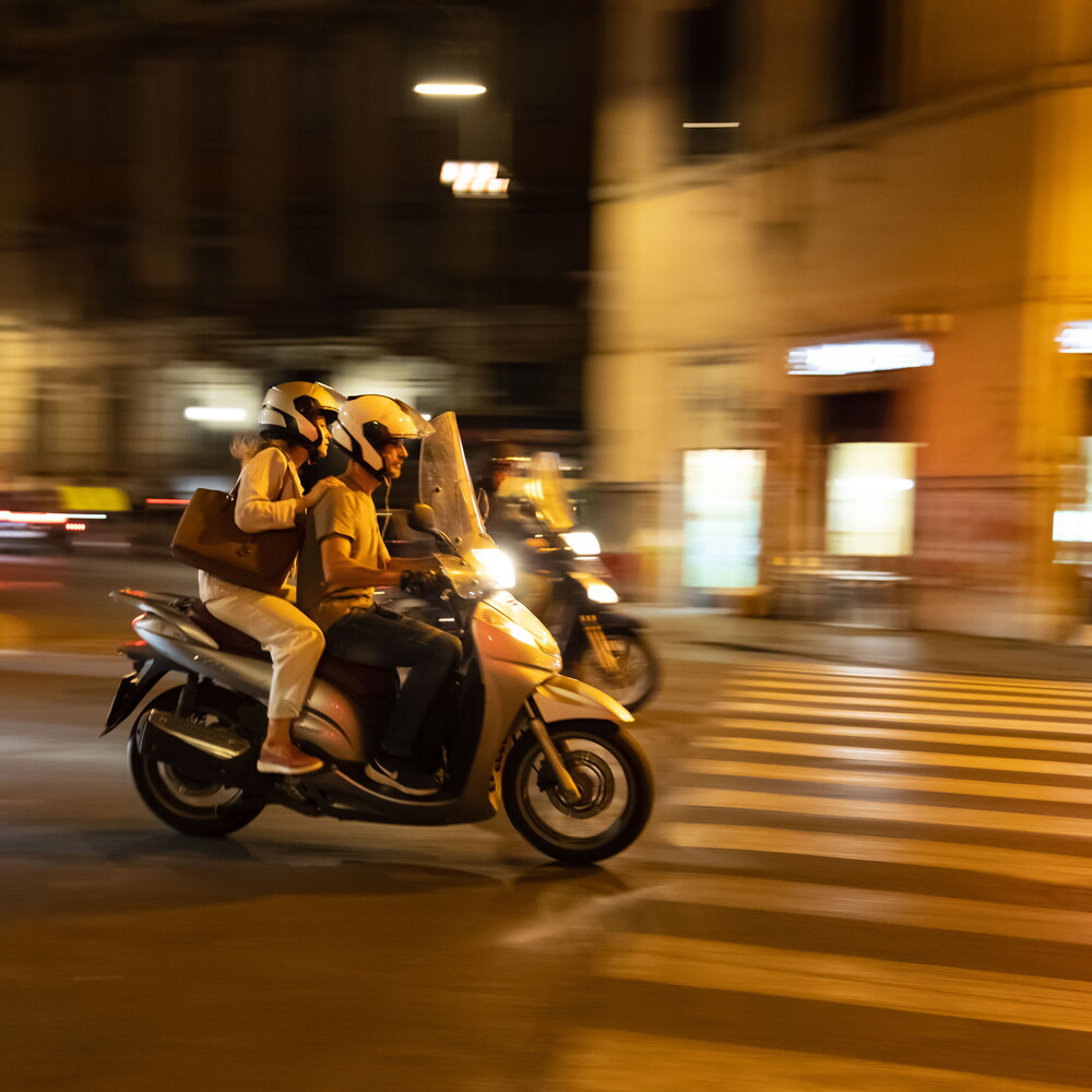 Sfrecciava a 118 chilometri orari in centro con uno scooter Sfrecciava a 118 chilometri orari in centro con uno scooter