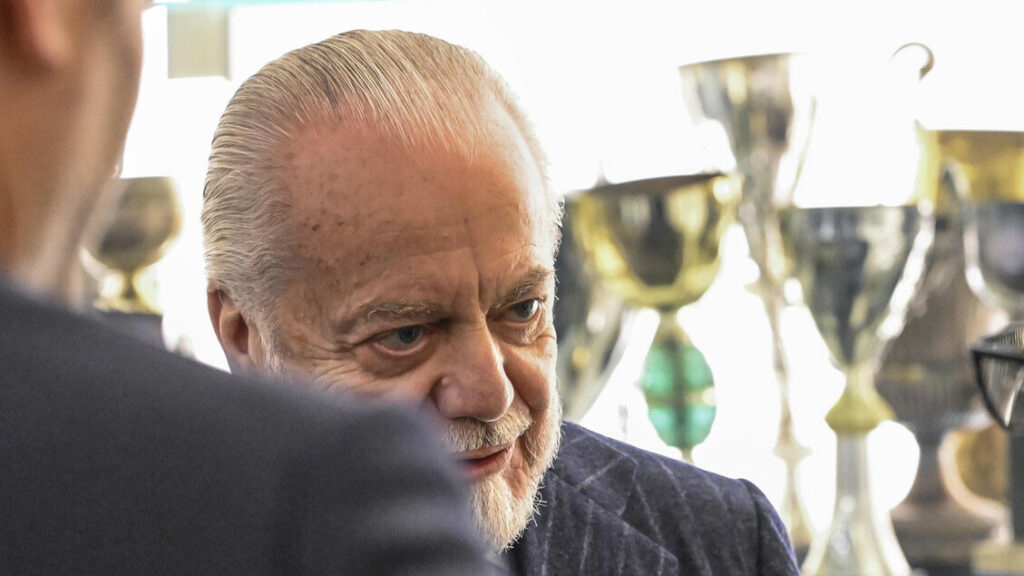 Show De Laurentiis a Giffoni,il calcio se non si cambia sparisce - Calcio