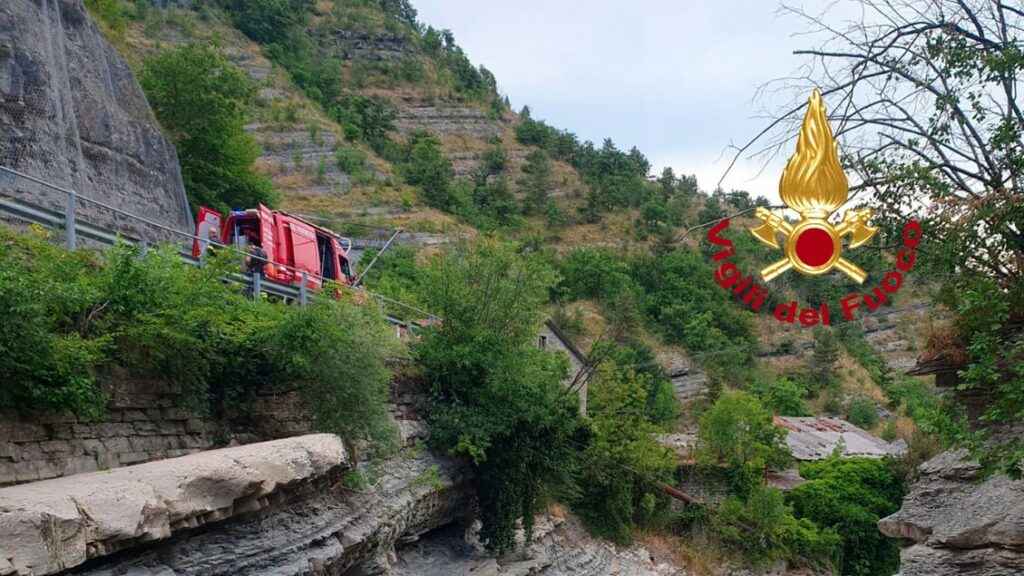 Si tuffa nelle cascate del fiume, 25enne muore nel Fiorentino – Notizie Si tuffa nelle cascate del fiume, 25enne muore nel Fiorentino - Notizie
