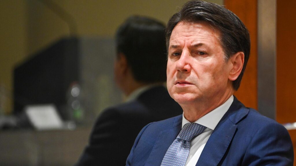 Sondaggi politici, crescono M5S e Forza Italia