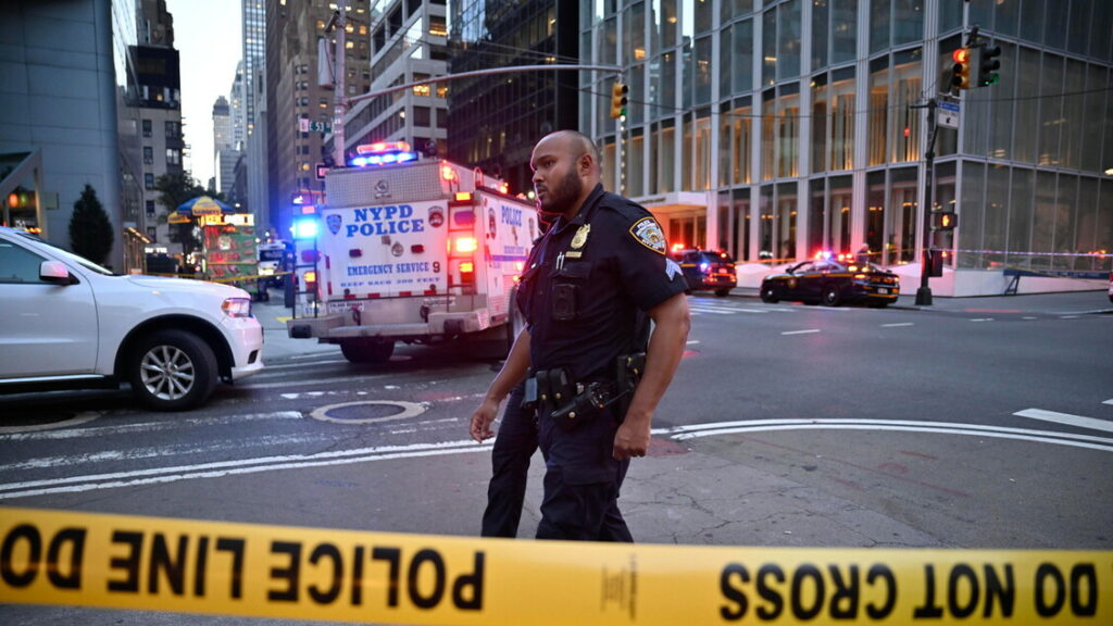 Sparatoria a Nyc, colpiti un agente e due persone - Nord America