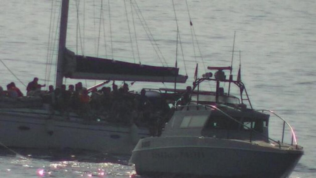 Traffico di migranti in barca a vela dai porti della Turchia, 25 arresti