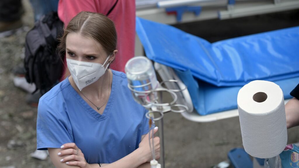 Ucraina: il lavoro invisibile delle donne, che pagano il prezzo più alto del conflitto Vanity Fair Italia