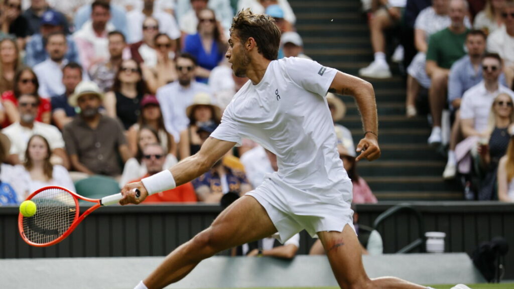 Wimbledon: Cobolli – Djokovic 4-4 nel quarto set. Conduce il serbo 2-1 LIVE Sinner batte Shelton 3-0 e vola in semifinale – Tennis Wimbledon: Cobolli - Djokovic 4-4 nel quarto set. Conduce il serbo 2-1 LIVE Sinner batte Shelton 3-0 e vola in semifinale - Tennis