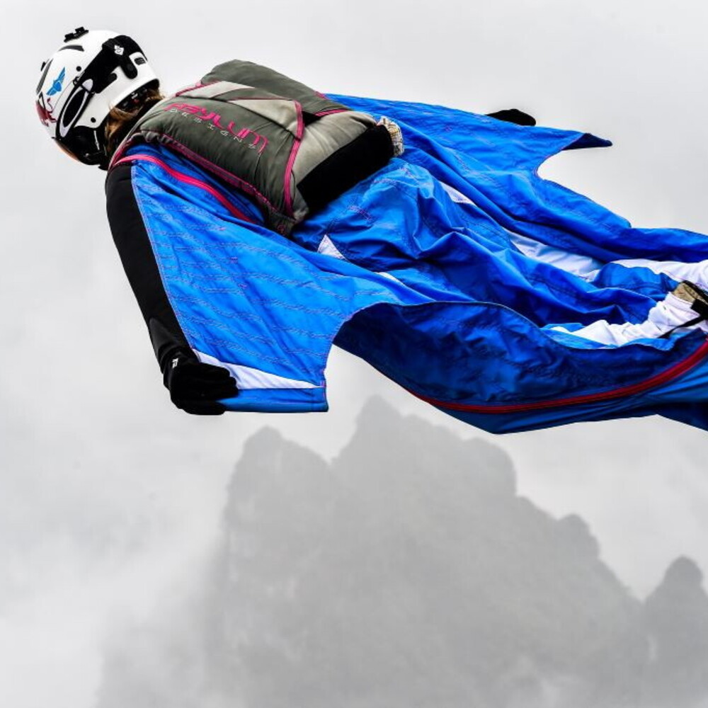 Alta Badia: base jumper si lancia e si schianta, muore a 25 anni Alta Badia: base jumper si lancia e si schianta, muore a 25 anni
