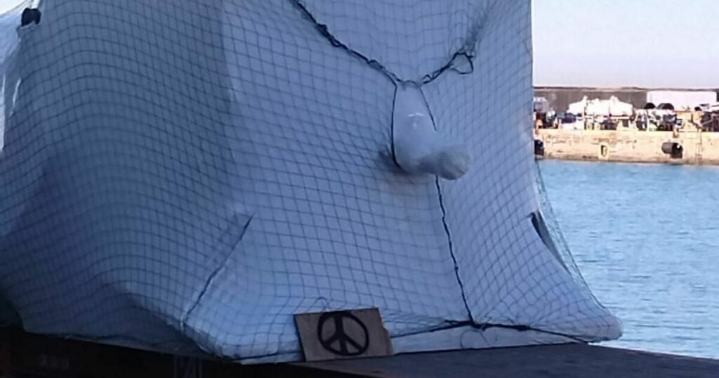 Armi di Leonardo su nave saudita Bahri a Genova, portuali protestano