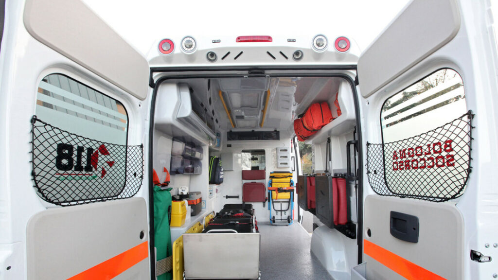 Auto contromano su tangenziale Sud Parma, un morto e due feriti - Notizie