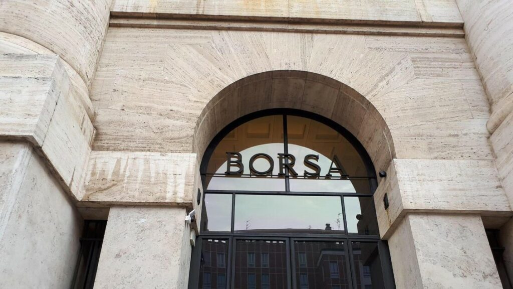 Borsa: Milano chiude con record, sopra i 42mila punti, ai livelli del 2007 - Notizie