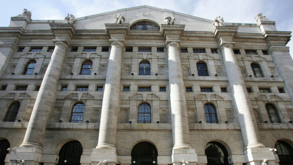 Borsa: Milano prosegue debole (-1%), pesano Unicredit ed Mps – Notizie Borsa: Milano conferma il rialzo (+0,6%), corrono Tim e Buzzi - Notizie