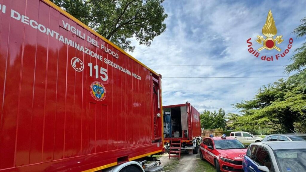 Cadono in un cisterna, morti due operai nel Veneziano. Un'altra vittima nel Mantovano - Notizie