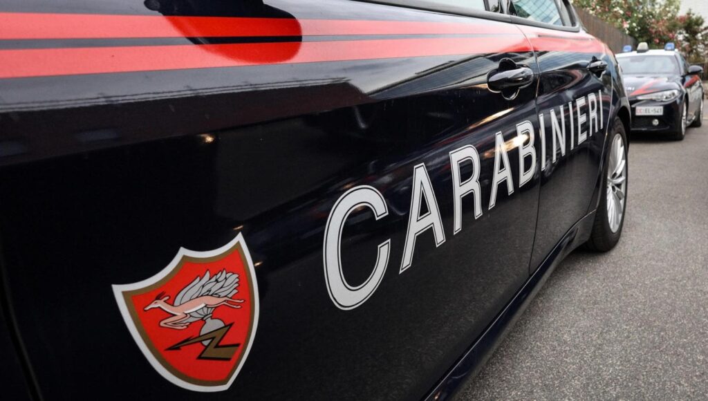 Castelnuovo, accoltella i familiari. La madre: “Voleva i soldi per la droga. Mio figlio va aiutato”