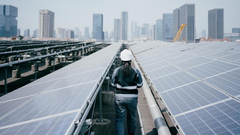 Cina, boom del solare: cento pannelli al secondo ed emissioni in calo
