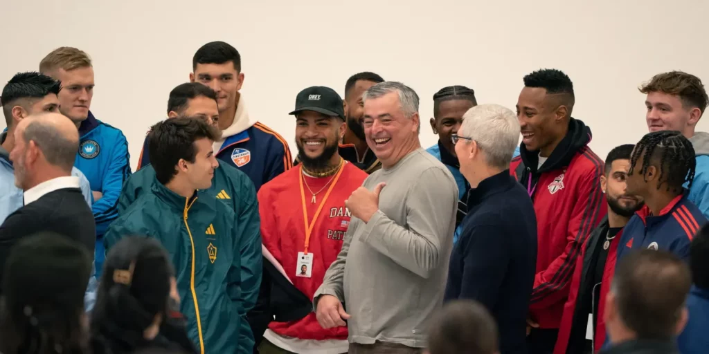 Eddy Cue VoLeva Che Apple Acquistasse Quest Due Grandi Aziende, Ma Tim Cook Disse No eddy cue tim cook