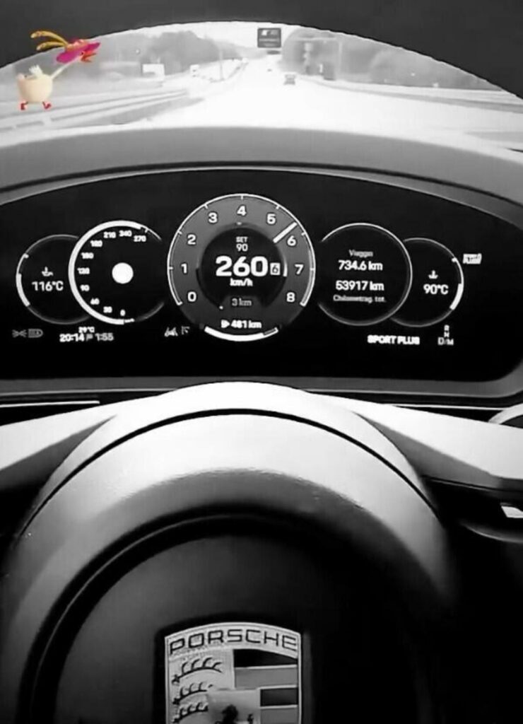 Ex assessore Pd si filma a 260 km/h in Porsche: “Ero in Germania, nessun divieto”. Ma il vero record è 321 km/h, ed è bufera sulle folli corse in autostrada - News