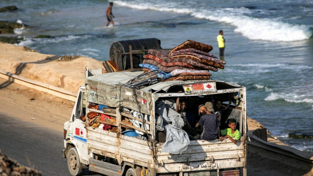 Gaza, intensificati gli attacchi, un milione in fuga - Notizie