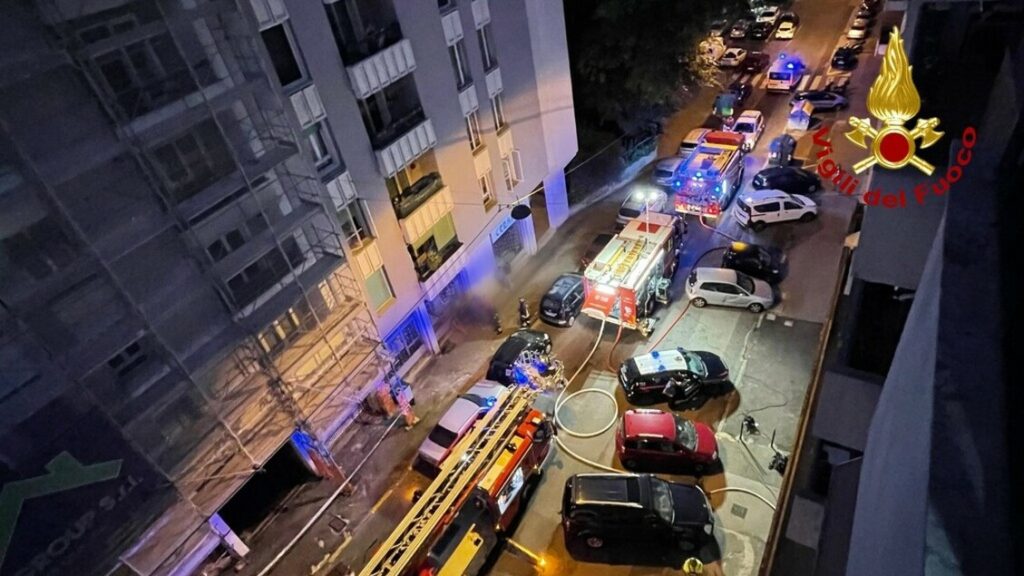 Incendio in appartamento a Trieste, evacuato stabile 7 piani - Notizie