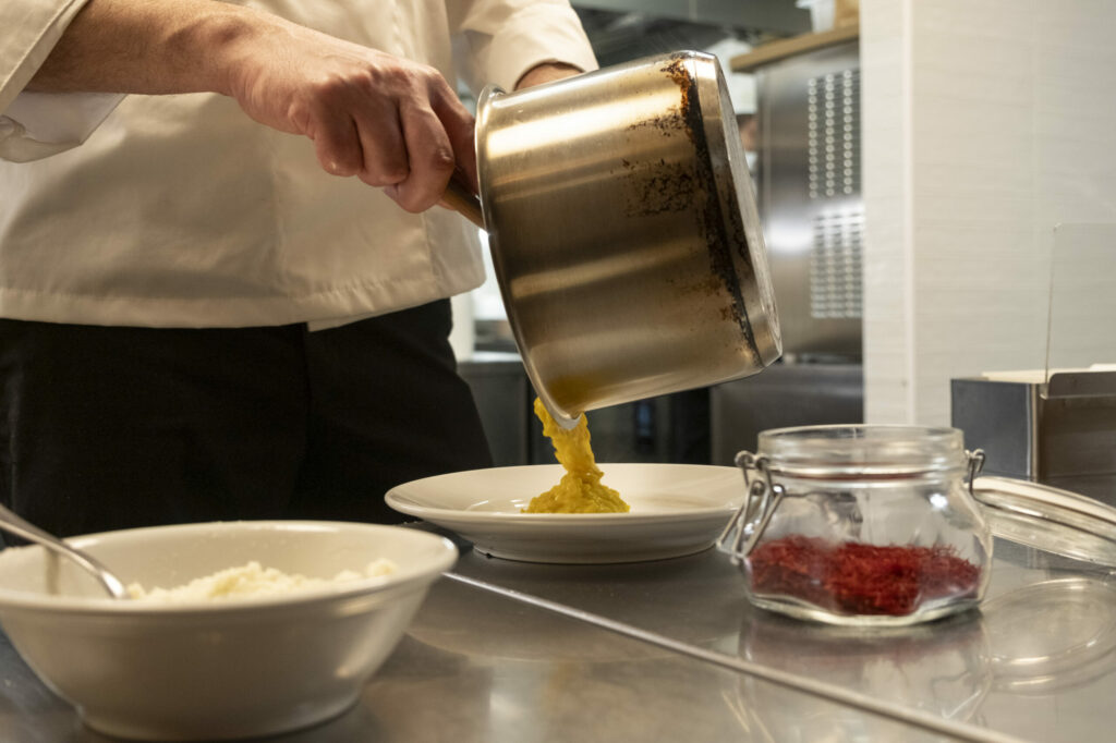 Intossicazione alimentare nel Vibonese: 30 turisti colpiti a Nicotera Marina, cinque ricoverati