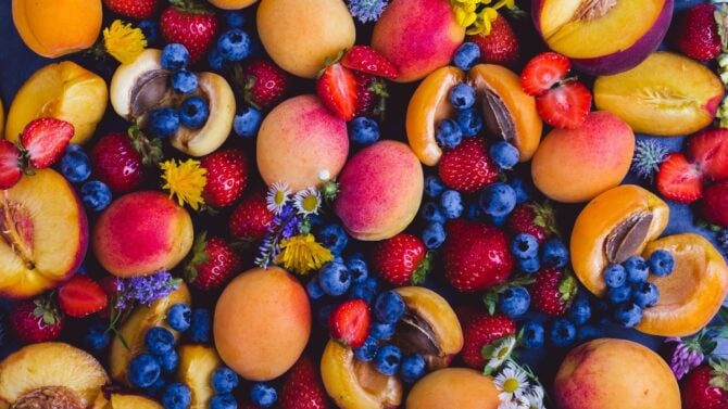 La frutta estiva saziante con poche calorie perfetta per chi è a dieta La frutta estiva saziante con poche calorie perfetta per chi è a dieta