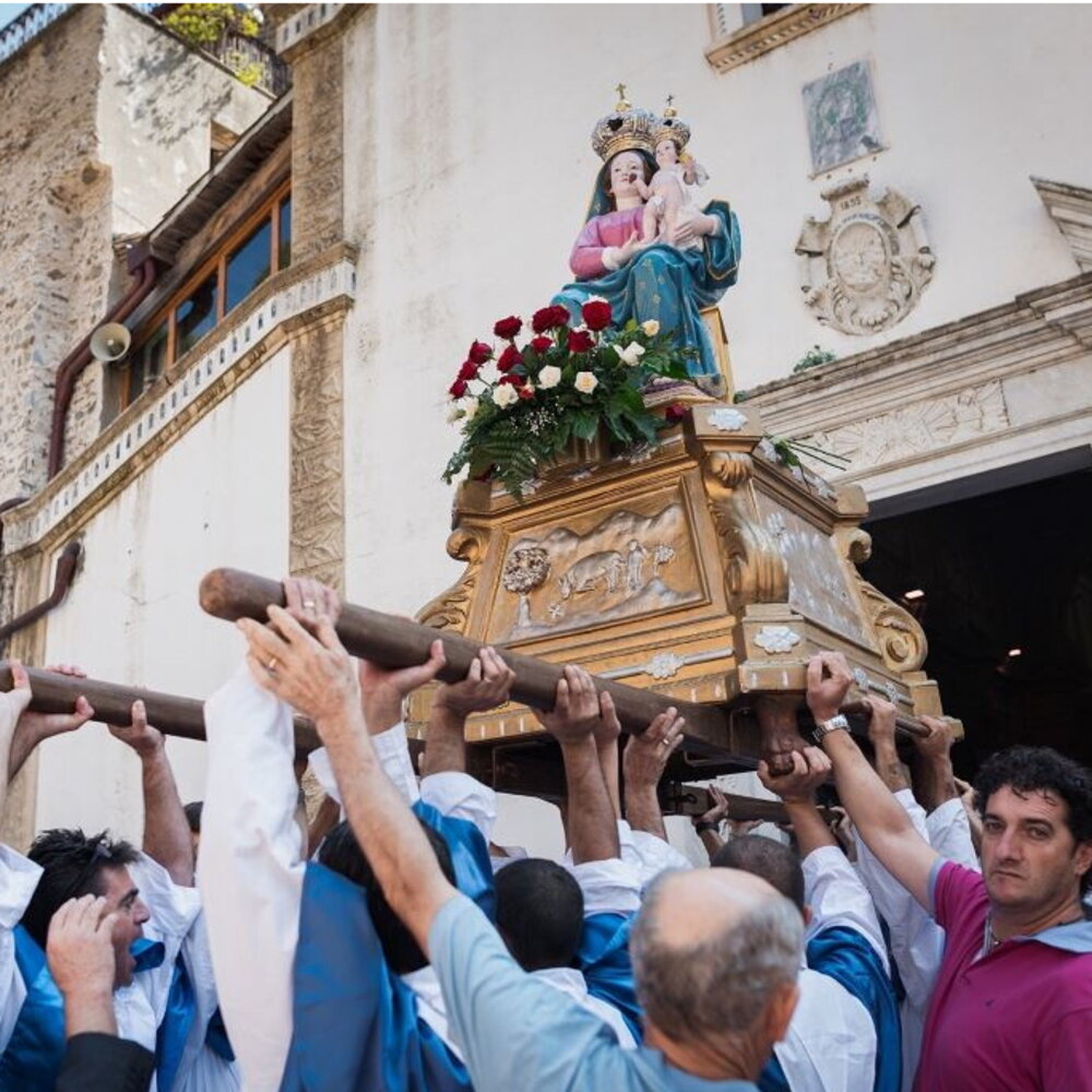 La strada è dissestata e salta la processione dopo 400 anni La strada è dissestata e salta la processione dopo 400 anni