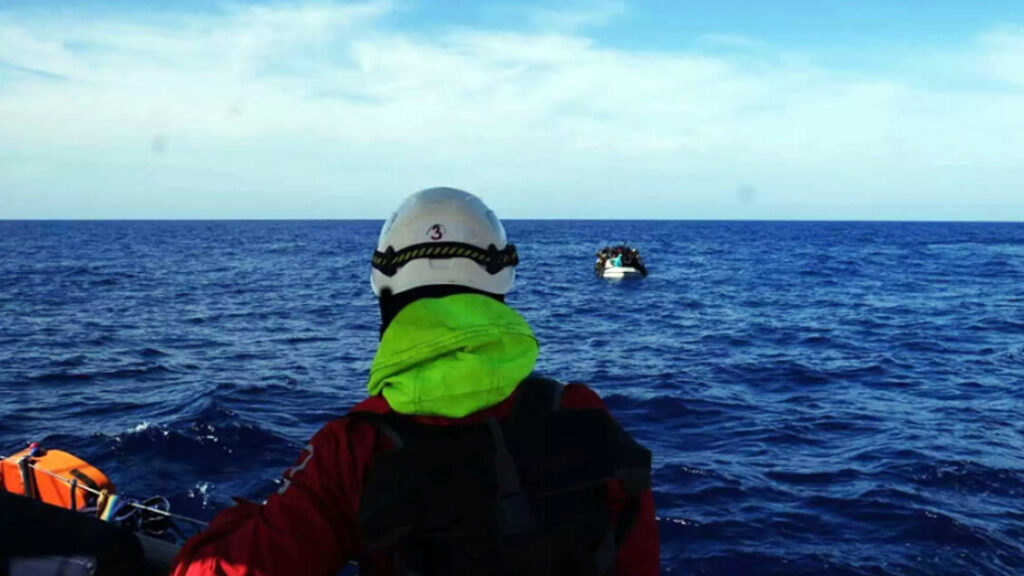 Lampedusa, si ribaltano due barconi di migranti: almeno 20 morti. Si cercano i dispersi - Notizie