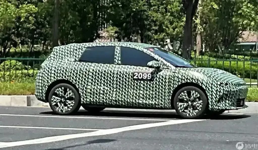 Leapmotor B05: la nuova hatchback elettrica sarà svelata a Monaco, i prezzi? Costerà meno di quanto si pensa [Foto Spia] - Elettrico