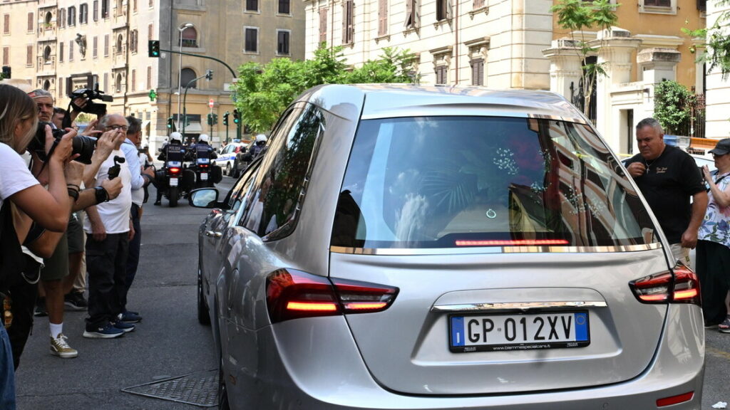 L'ultimo viaggio di Pippo Baudo, da Roma alla sua Sicilia - Tv