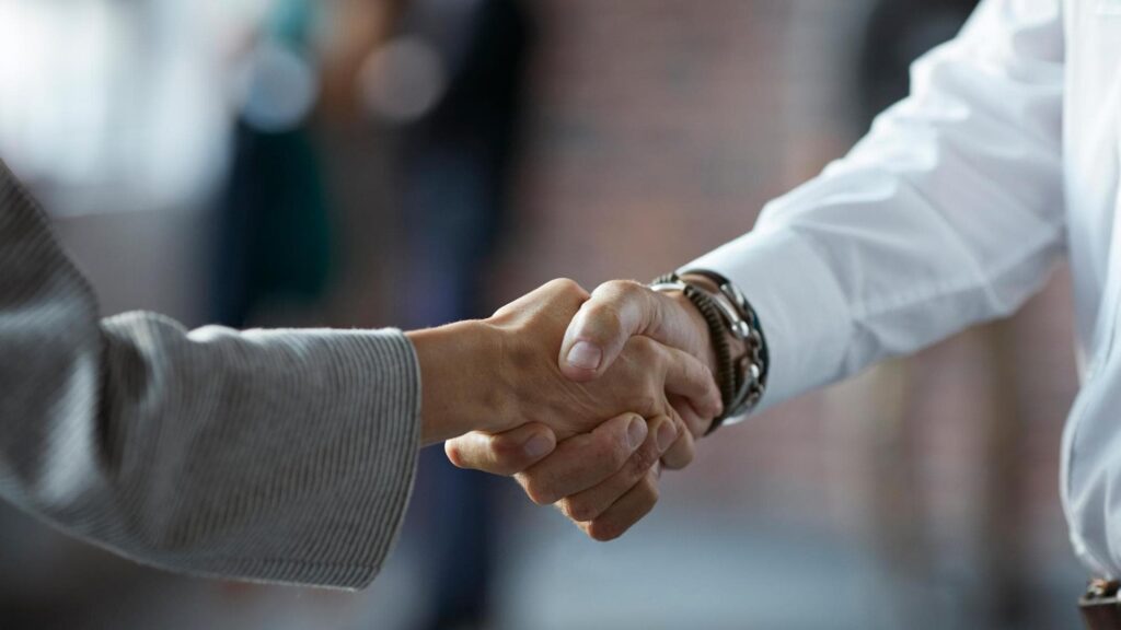 M&A 2025, meno clamore, più strategia: l’arte della prudenza nell’era dei dazi