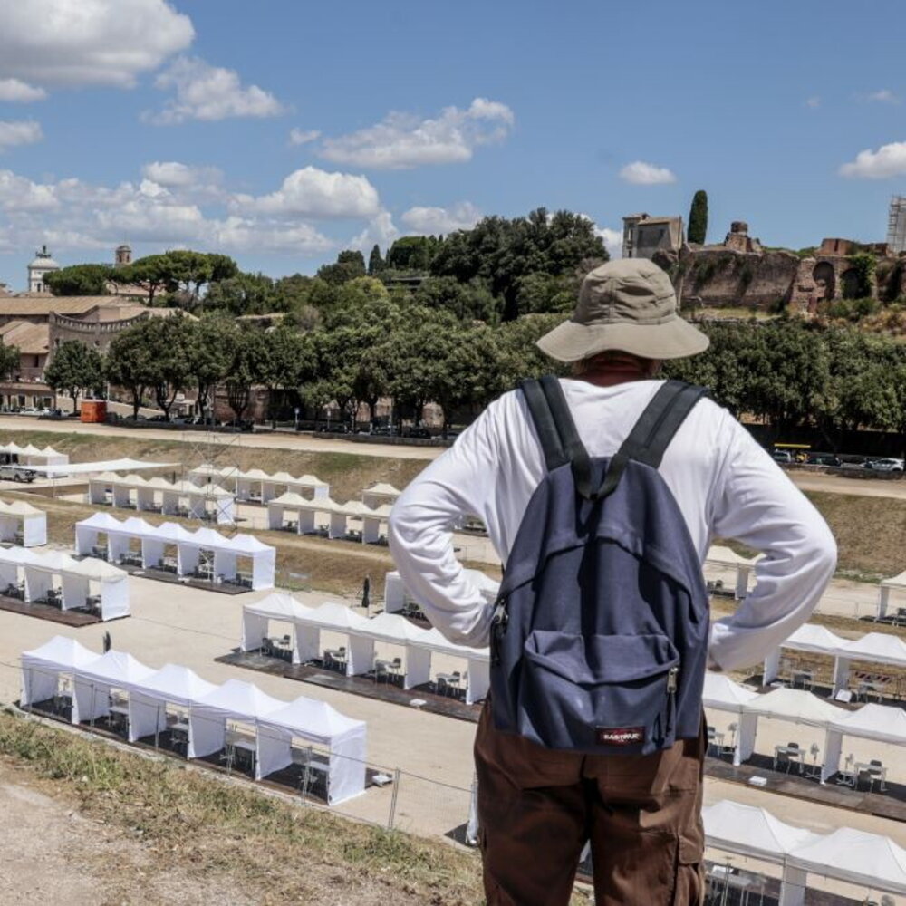 Malore sul pullman: muore una ragazza al Giubileo dei giovani. Il dolore del Papa Malore sul pullman: muore una ragazza al Giubileo dei giovani. Il dolore del Papa