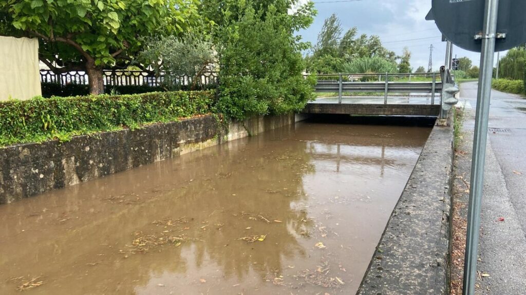 Maltempo, allagamenti anche a Marina di Massa e a Pistoia - Notizie