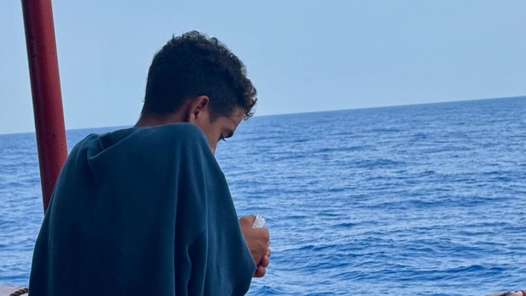 Mediterranea: “Picchiati, rinchiusi, affamati, buttati in mare”. Il racconto dei giovani naufraghi Mediterranea: “Picchiati, rinchiusi, affamati, buttati in mare”. Il racconto dei giovani naufraghi