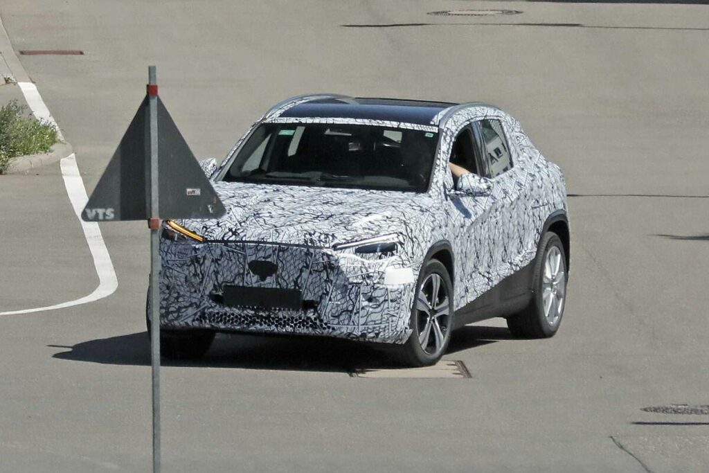 Mercedes GLA 2027: nuova era su piattaforma MMA, tra lusso, efficienza e tecnologia avanzata [Foto Spia] - Elettrico
