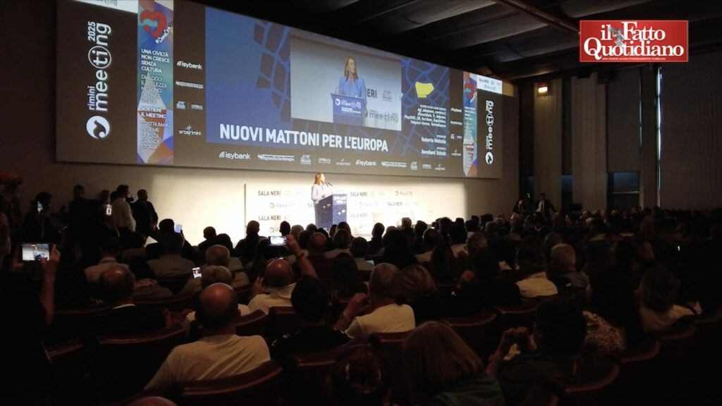 Metsola replica a Draghi: “Ue spettatrice su Ucraina? Kiev non sarebbe libera senza il sostegno europeo” Metsola replica a Draghi: “Ue spettatrice su Ucraina? Kiev non sarebbe libera senza il sostegno europeo”