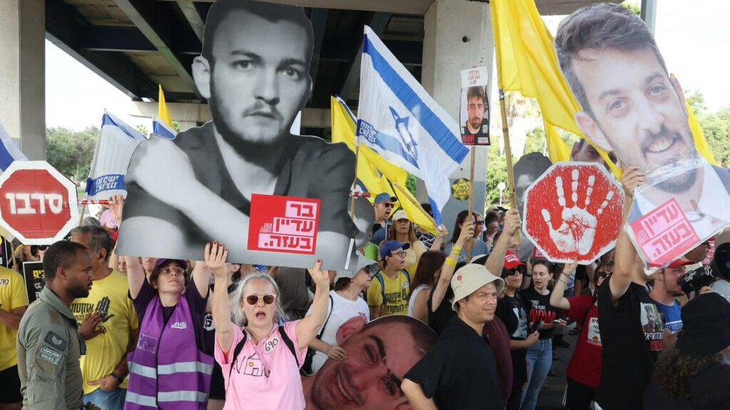 Nuovi attacchi israeliani a Gaza, 24 morti dall’alba. Mobilitazione per gli ostaggi in tutta Israele: bloccata l’autostrada a Tel Aviv – Notizie Nuovi attacchi israeliani a Gaza, 24 morti dall'alba. Mobilitazione per gli ostaggi in tutta Israele: bloccata l'autostrada a Tel Aviv - Notizie