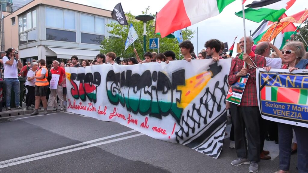 "Palestina libera", al Lido di Venezia il corteo per Gaza: "Il governo fermi la vendita di armi a Israele"