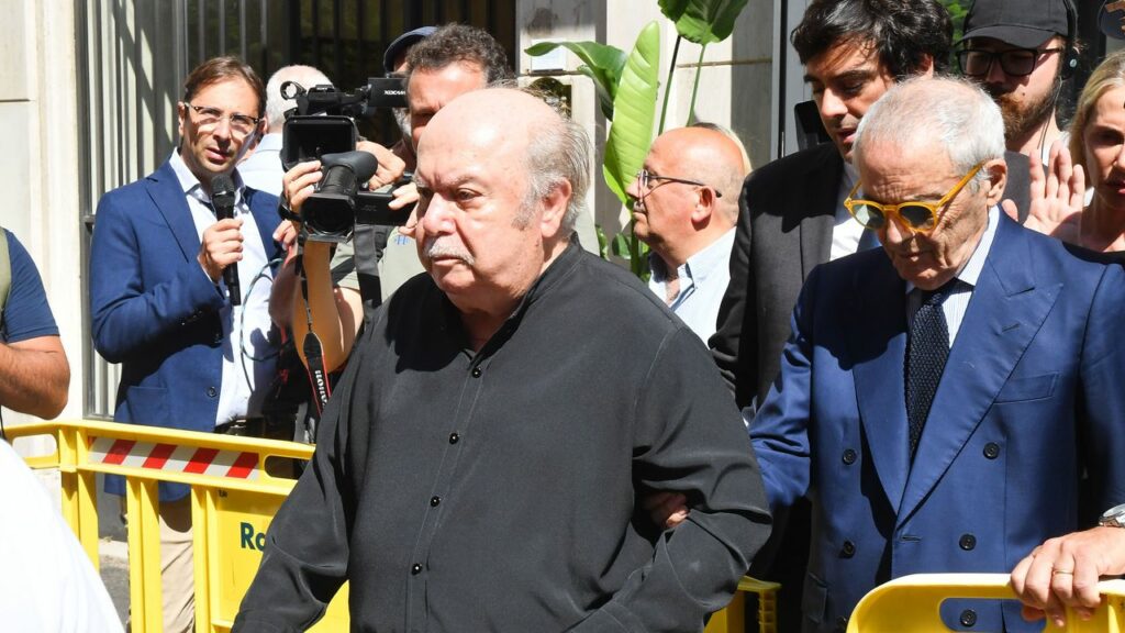 Pippo Baudo, la camera ardente a Roma. Il ricordo di Fiorello e Lino Banfi: «Ogni volta commentavamo “Fuori un altro, adesso ci siamo noi, tocca a noi”. Ora sono rimasto solo» Vanity Fair Italia