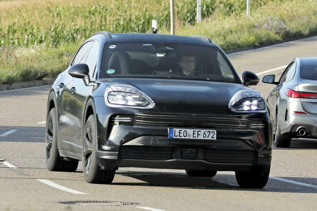 Porsche Cayenne elettrica: fino a 1.000 CV e 1.000 km di autonomia [Foto Spia] - Elettrico