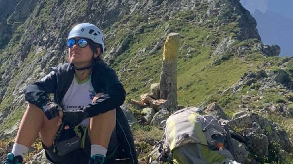 Precipita con parapendio, morta pilota in Valle d'Aosta. Incidente a Chamois