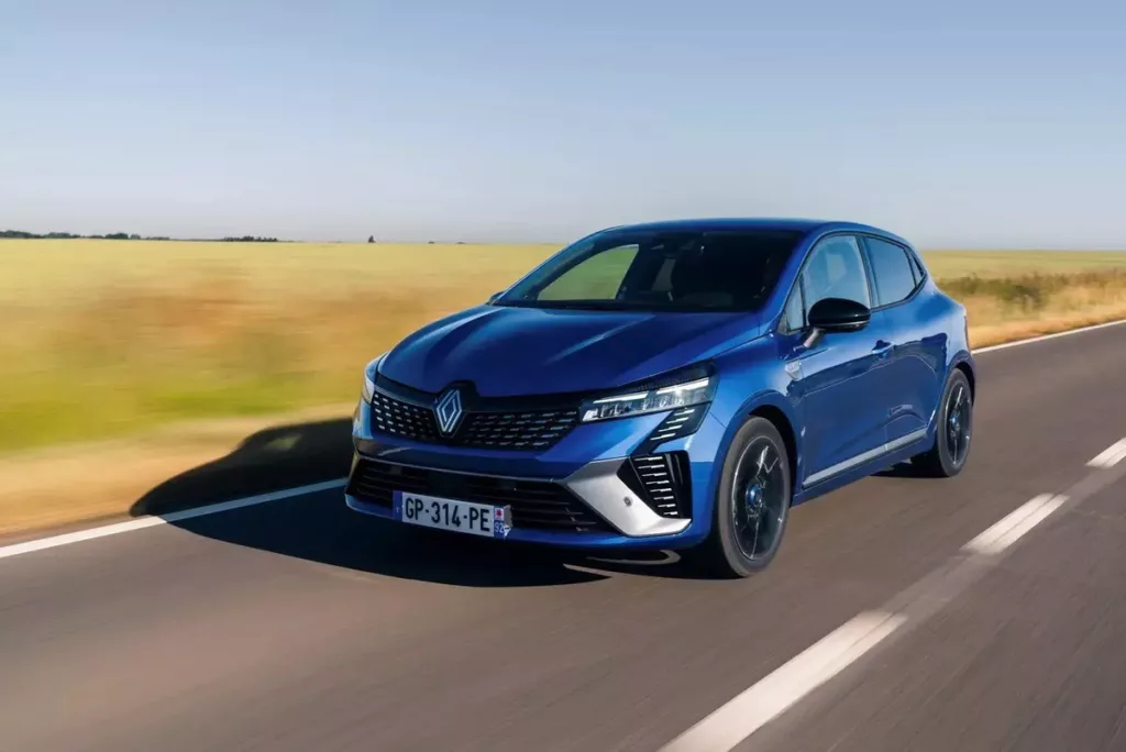 Renault Clio 2025: scende in campo e le ha tutte contro. Top e Flop - News