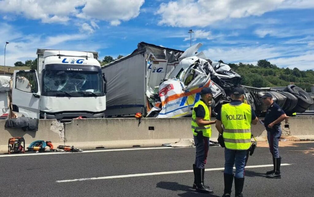 Salvini: perché l’alcol sì, ma il cellulare no? L'incidente sull'A1 del camionista insegna: quando la sicurezza stradale guarda solo a metà - News