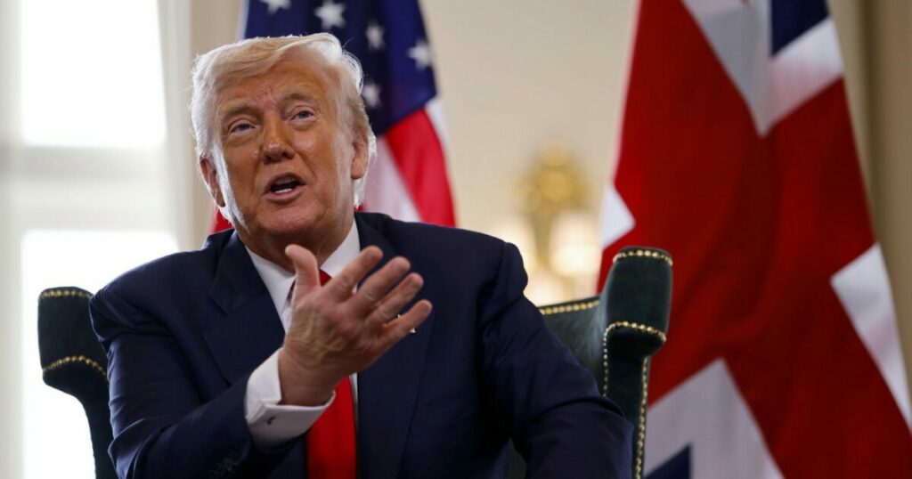 Scontro Trump-Medvedev, il presidente Usa ordina il dispiegamento di due sottomarini nucleari